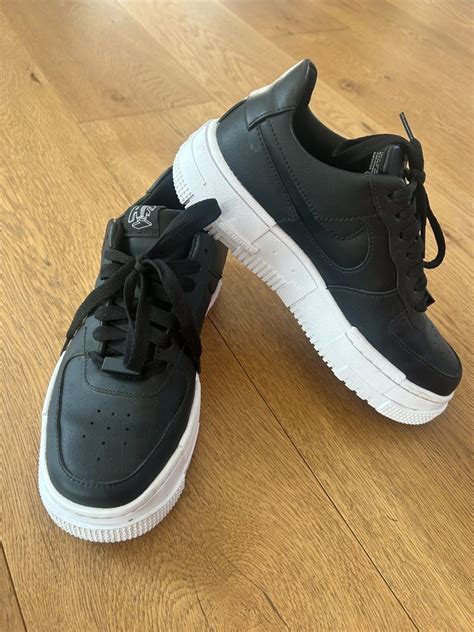 nike air schwarz mit weißer sohle